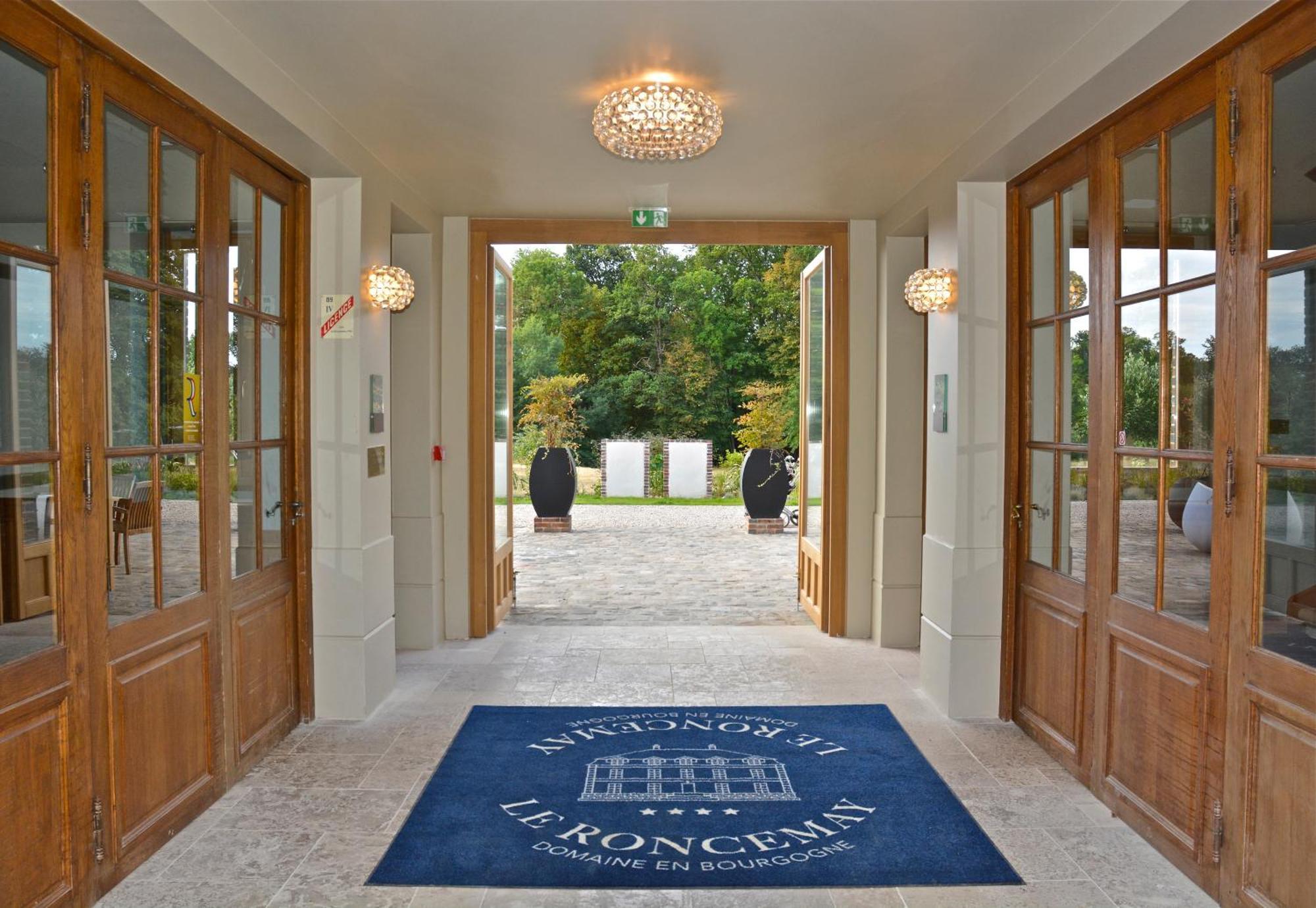 Domaine Du Roncemay - Hotel, Restaurants, Spa & Golf Aillant-sur-Tholon Exterior foto